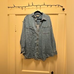 Old Navy Oversized Boyfriend Utility-Pocket Jean Shirt for Women Medium Washed